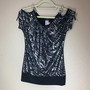 Deb shirt with chain straps and open sleeves Sz M